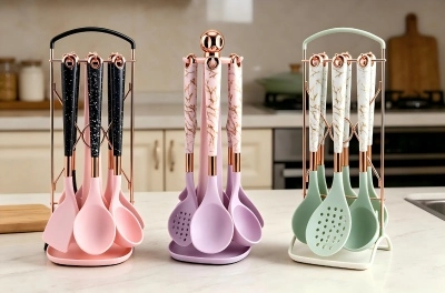Mix colors utensil set